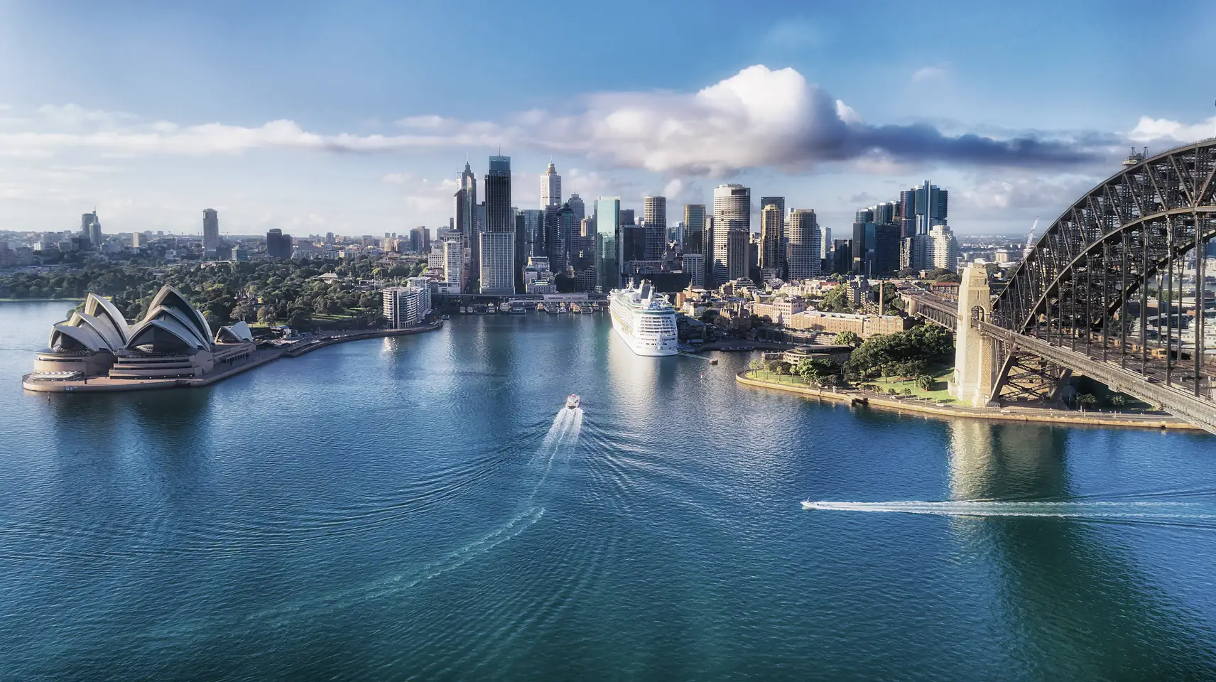Sydney Opera House, Circular Quay and the city from the air